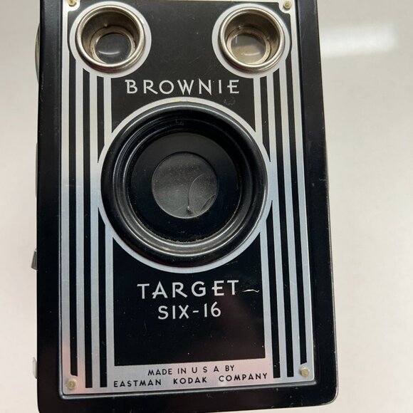 EASTMAN KOKAK BROWNIE TARGET Six-16 Camera - Picture 3 of 9